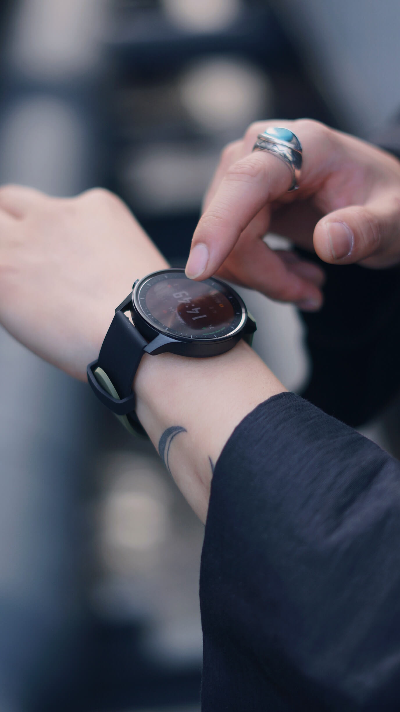 Xiaomi watch ru. Xiaomi watch Color. Часы Xiaomi mi watch Color. Xiaomi mi watch на руке. Умные часы круглые на мужской руке.