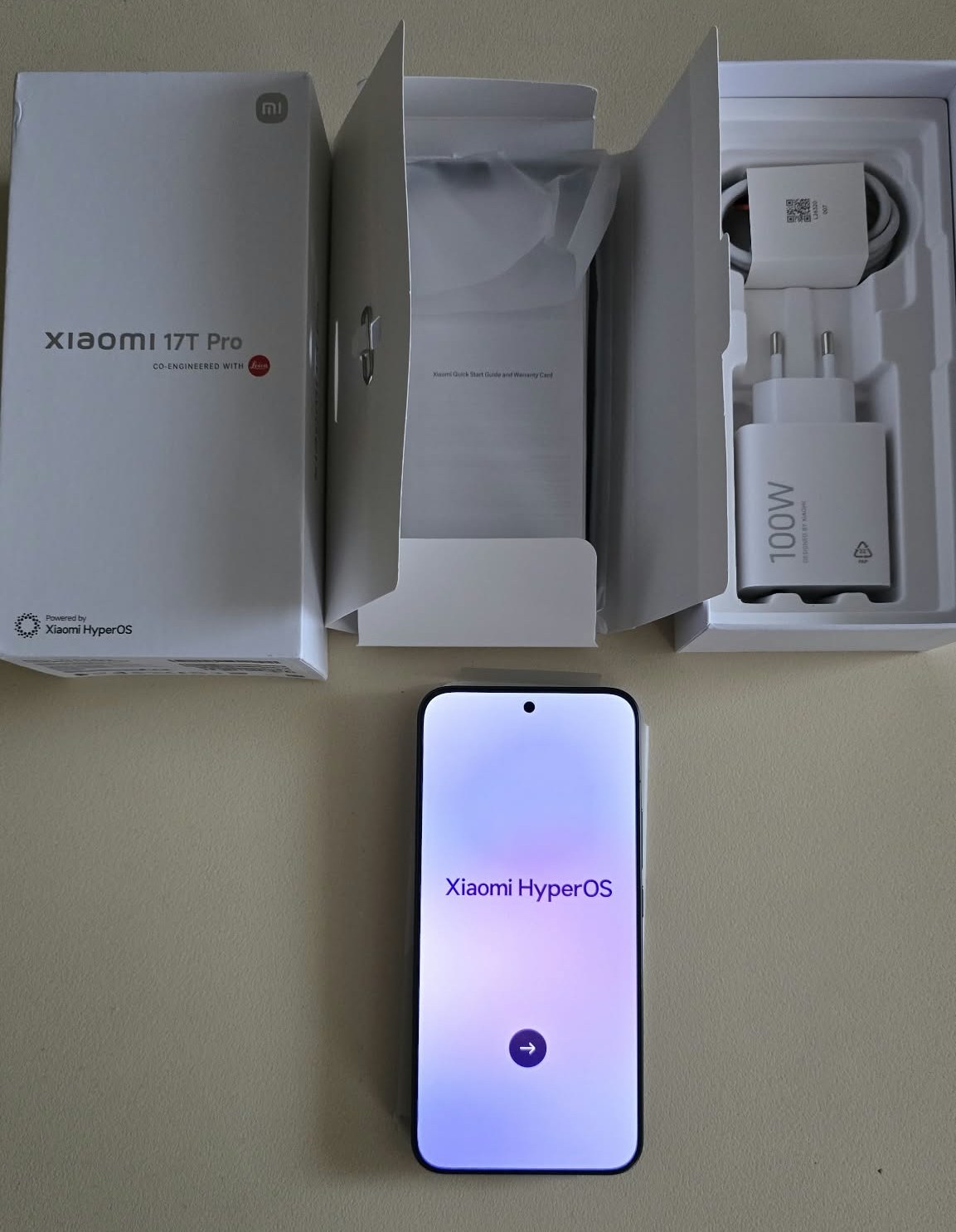 Balenie Xiaomi 17T Pro od Gshoppera so 100 W nabíjačkou
