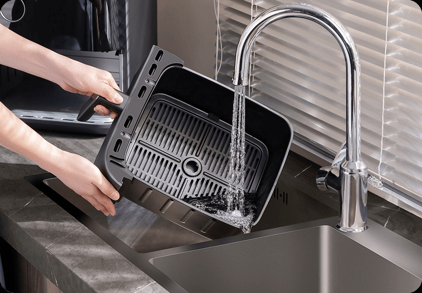 Umývanie koša fritézy Xiaomi Dual Zone Air Fryer 10L