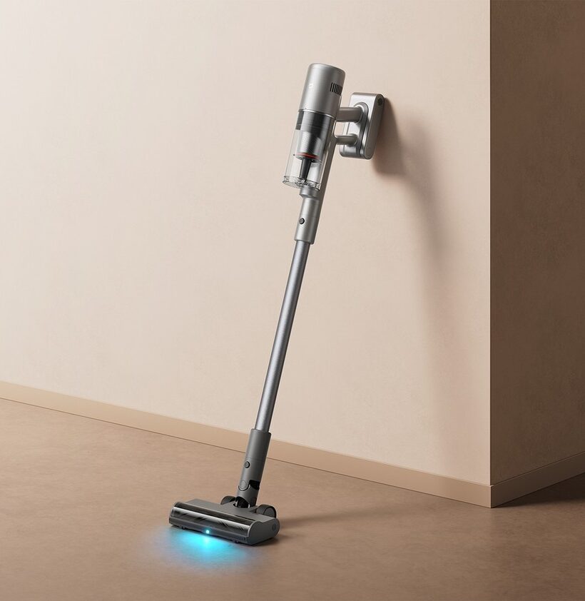 Xiaomi Mijia Vacuum Cleaner 4 Pro s modrým svetlom na podlahovej hubici